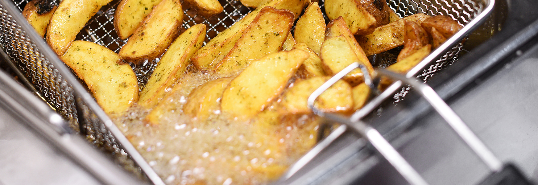 fryer cooking potato wedges