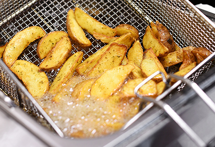 fryer cooking potato wedges