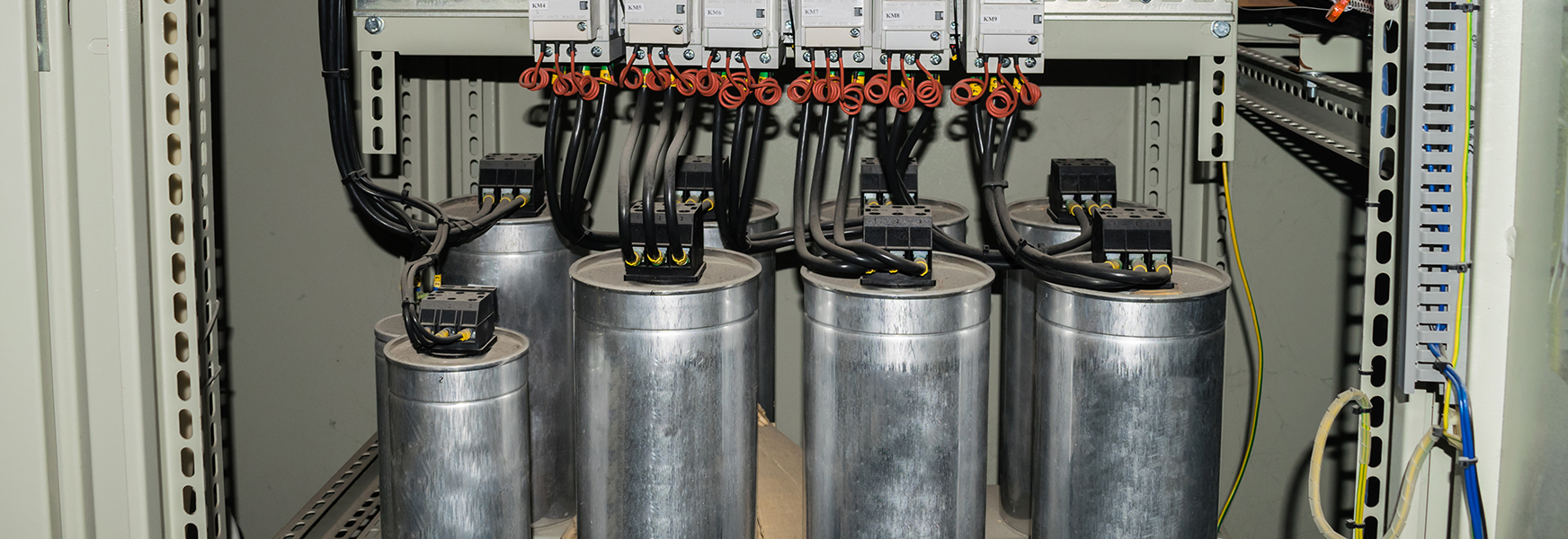 High-power electrical capacitors