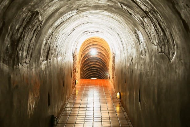 Dare to Enter: Exploring the Terror of Confined Spaces